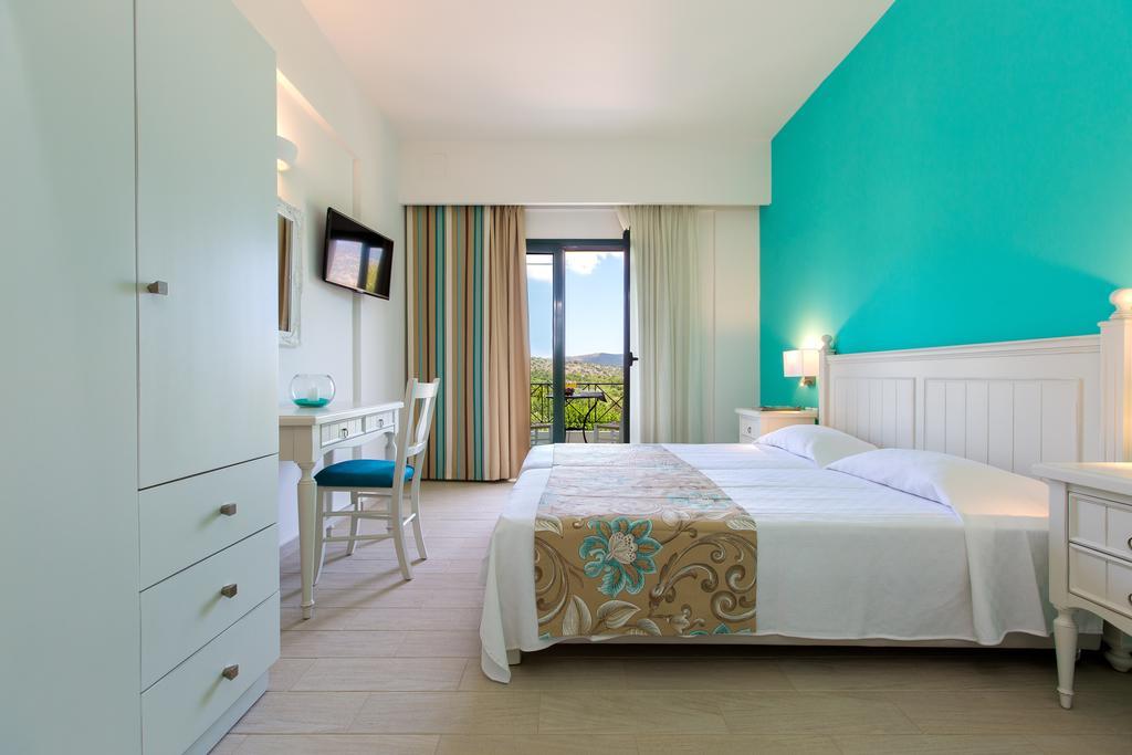 Alonia Villa, Refined Living With 50M2 Private Pool, By Thinkvilla Melidhonion  Room photo